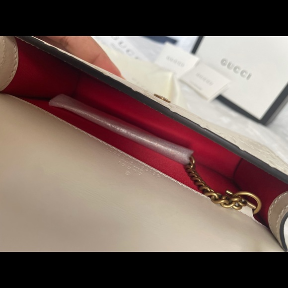 Gucci Guccissima Cherry accent Wallet on chain, mini crossbody white leather - Picture 6 of 16